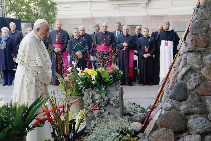 A Vilnius, le pape critique ceux qui