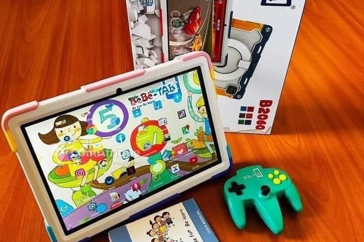 L’Enquête du jeudi.  Télé, tablette, téléphone : nocifs ou utiles pour les enfants ?  (2/2)-...