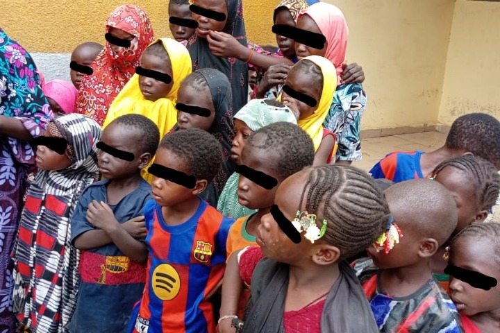 Côte d’Ivoire. Mendicité des enfants : 43 mineurs, nourrissons et adultes interpellés à...