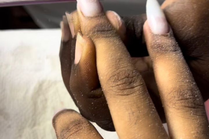 L’Enquête du jeudi. Esthétique (1/2)- Pose de faux ongles : le chic et les chocs