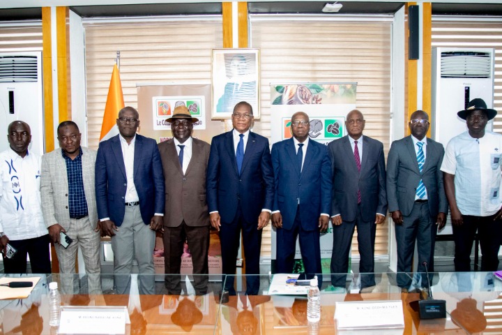 Côte d’Ivoire. Cacao : Bruno Koné rassure les producteurs, sur l’enlèvement des 100 000...