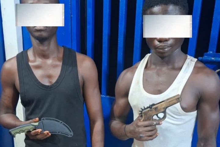 Côte d’Ivoire.  Deux individus arrêtés avec des armes blanches à Yamoussoukro