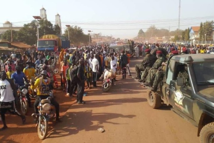 Obsèques de Toumba : Bagafèa uni dans l’émotion pour un dernier adieu à l’un de ses...