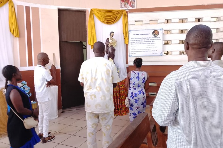 Côte d’Ivoire. Pâques à Bonoua : recueillement et repas partagés, en attendant le Popo...