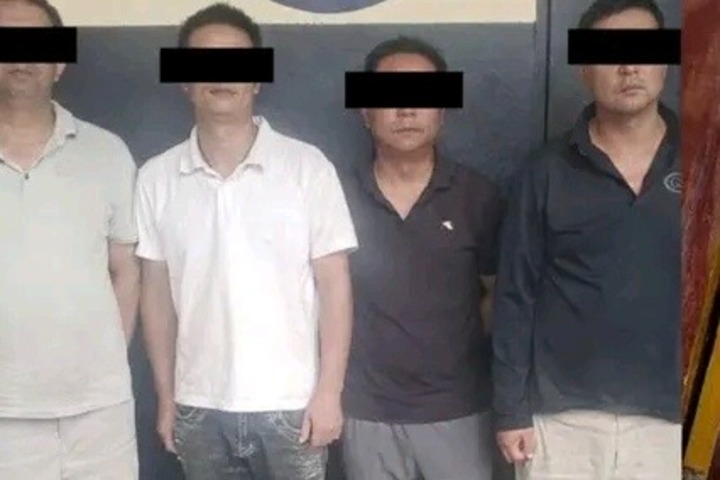 Côte d’Ivoire. Orpaillage clandestin :: sous le lit, 417 flacons de mercure