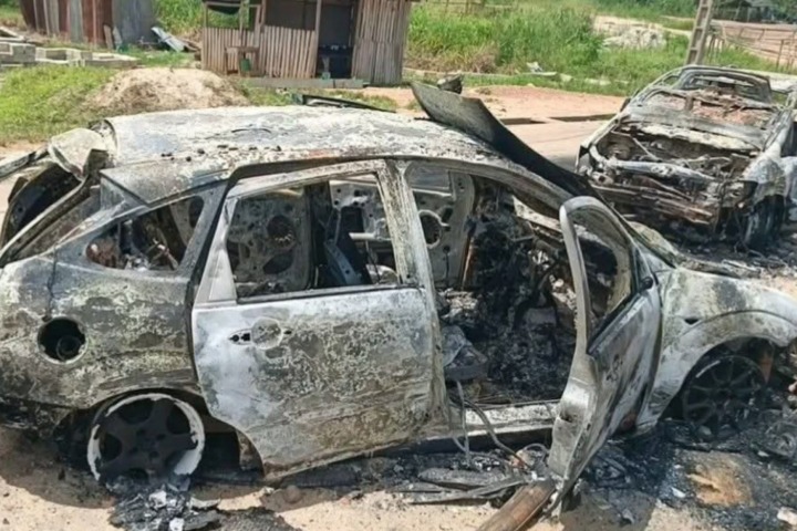 Côte d'Ivoire.  Litige foncier : un ministre séquestré, des véhicules et maisons incendiés à...