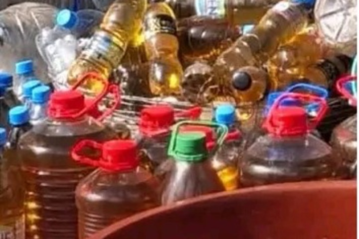 Côte d'Ivoire.  150 bidons d’huile frelatée saisie en pleine nuit à Bouaké
