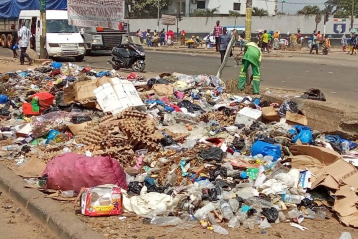 L'enquête du jeudi.  Abidjan sous les ordures : (1/2)- : Après l’ultimatum d'Amédée Kouakou,...