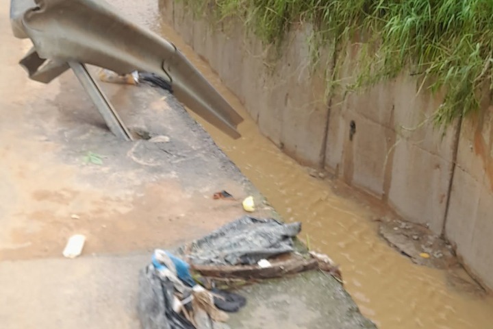 Reportage .Côte d’Ivoire. Abidjan sous les eaux : des canalisations bouchées par les déchets...