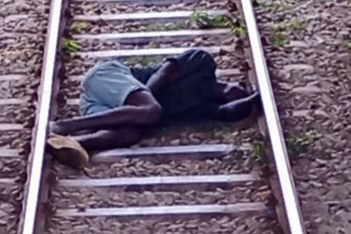 Côte d’Ivoire. Un homme « pas lucide » faisait la sieste sur les rails ; le train...