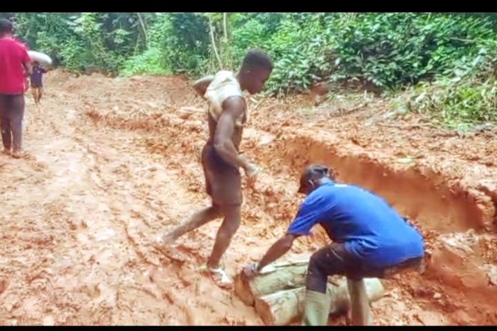Côte d’Ivoire - Intempéries : Des jeunes volontaires mobilisés pour désenclaver leur village