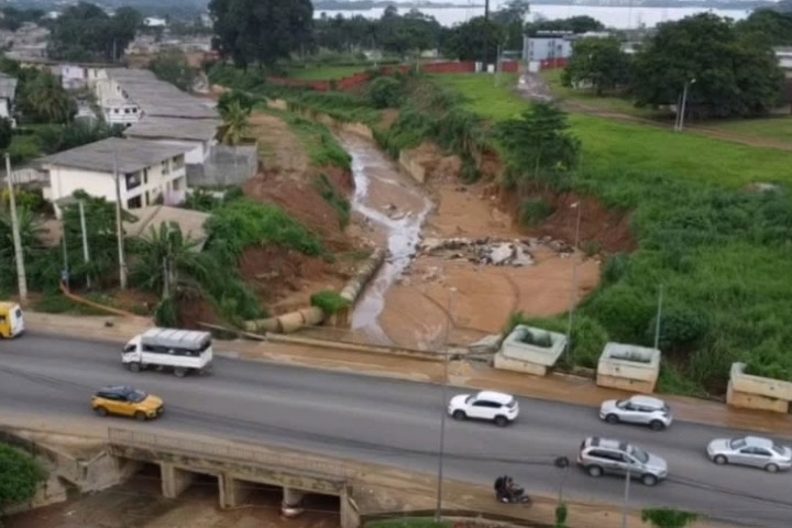 Côte d'Ivoire. Sur la route de Bingerville, après pluies et inondations (Reportage)