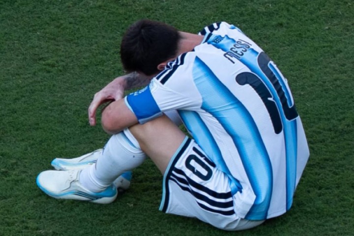 Lionel Messi arrête sa carrière à durée indéterminée