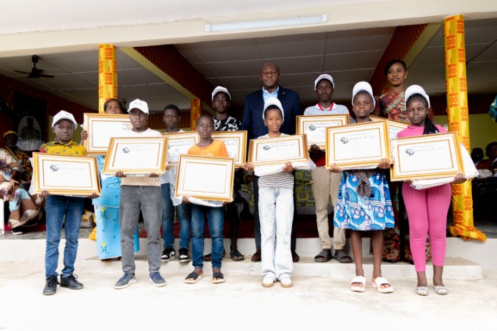 Côte d’Ivoire - Excellence. Des fonctionnaires internationaux ivoiriens récompensent les...