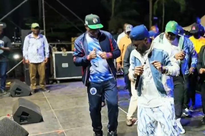 Côte d’Ivoire - Diplomatie musicale. Quand le président Oligui Nguema danse le ballet zouglou...