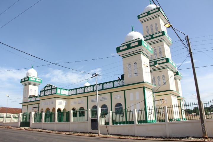 Côte d’Ivoire - Religion. Les fidèles musulmans célèbrent le Mahouloud dans la prière et le...