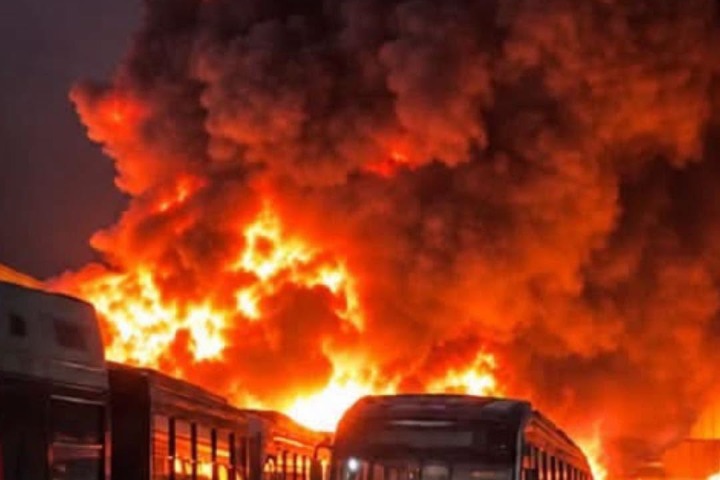 Côte d’Ivoire - Incendie. 55 autobus de la SOTRA endommagés, dont 40 entièrement calcinés