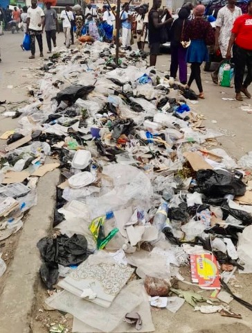 L’enquête du jeudi. Boulevard Nangui Abrogoua d’Adjamé : le terre-plein transformé en parking